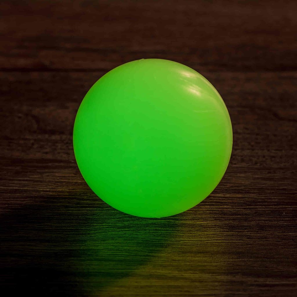 PELOTA DE PLÁSTICO GRANDE QUE BRILLA EN LA OSCURIDAD